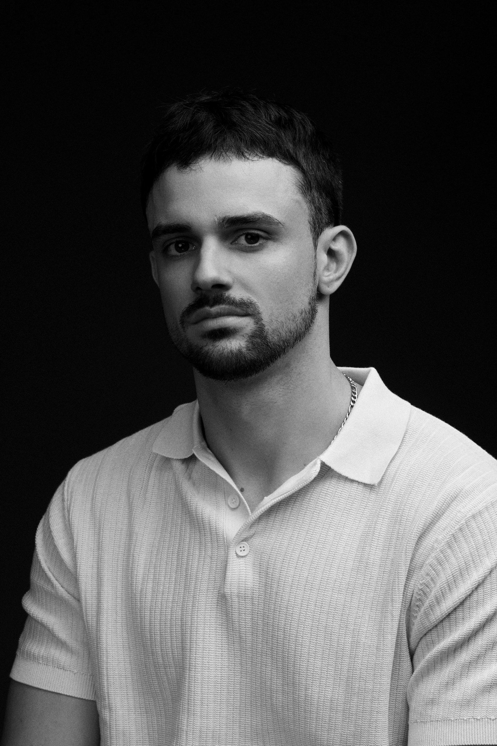 Marcelo Smith, in black and white.